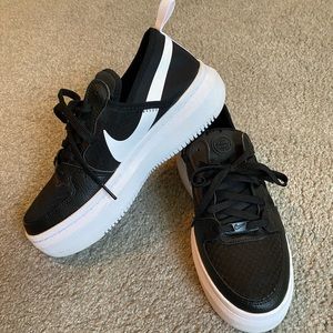 Nike Court Vision Alta
Black White (W)